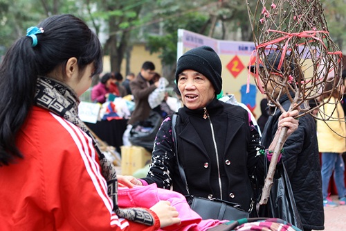 Phiên chợ đặc biệt ở HN: Tất cả mặt hàng đều có giá 0 đồng - 6 Phiên chợ đặc biệt ở HN: Tất cả mặt hàng đều có giá 0 đồng - 6