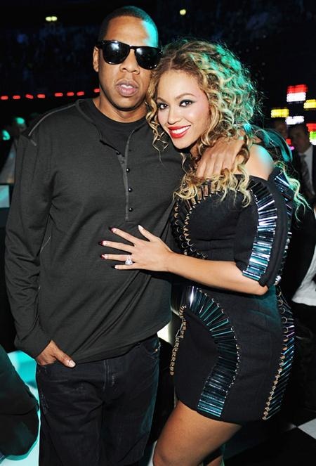 Điểm danh những chiếc nhẫn đính hôn siêu “khủng” của các sao - 9 Dù hôn lễ giữa Beyonce và Jay Z diễn ra trong vòng bí mật nhưng chiếc nhẫn kim cương 18 carat có giá hơn 5 triệu đô la Mỹ của Queen Bey vẫn trở nên vô cùng nổi tiếng trong làng giải trí