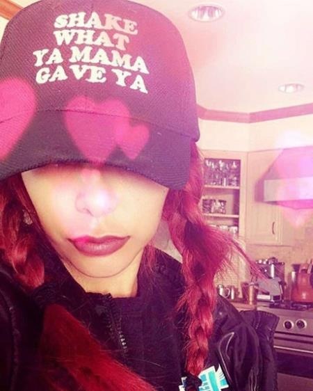 Điểm danh các sao đang “xả hơi” hết cỡ dịp năm mới - 9 Nicole “Snooki” Polizzi không ngại ngần khoe mũ với người hâm mộ