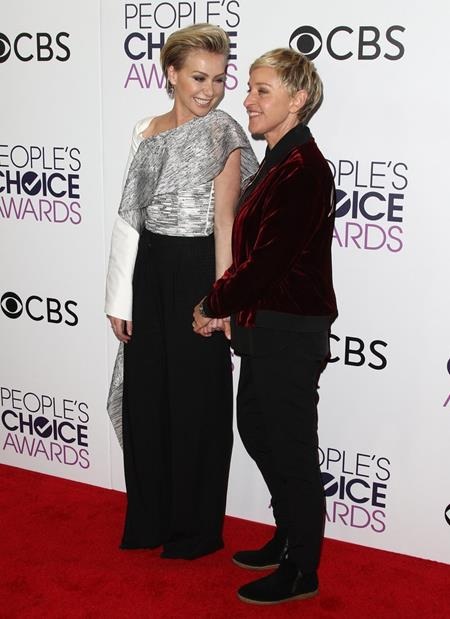 Sao và những giây phút yêu thương ngọt ngào khó quên - 9 Ellen DeGeneres và Portia de Rossi luôn “dính nhau như sam”