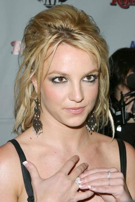 Nhìn lại hành trình “lột xác” ấn tượng của Britney Spears - 9 … hay trong lúc dự tiệc thì vẻ bề ngoài xinh đẹp, cá tính của Britney Spears đều rất được lòng người hâm mộ