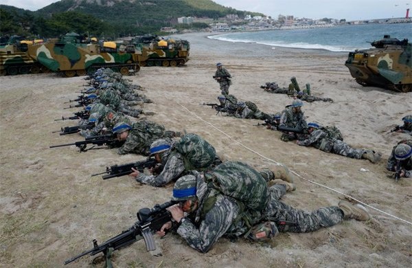 Cảnh lính Mỹ-Hàn tập đổ bộ cực kỳ ấn tượng - 9