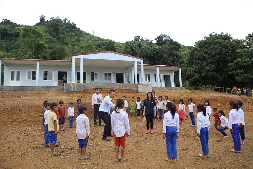 Khánh thành công trình 10 phòng học cho trẻ em nghèo Quảng Trị - 9 …các em học sinh tại điểm trường Trầm đã có 3 phòng học kiên cố.
