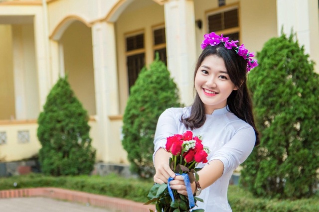 Vẻ đẹp tinh khôi của nữ sinh đạt 9,75 điểm Ngữ văn THPT quốc gia 2017 - 3 Và được tuyển thẳng vào khoa sư phạm Văn, Trường ĐH Sư phạm Hà Nội