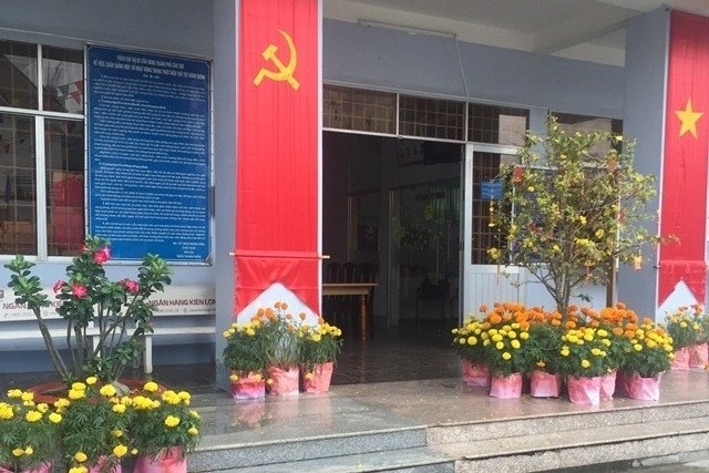 Ngày đầu tiên làm việc sau Tết, nơi cán bộ "ngóng" dân, nơi dân đợi cán bộ - 5 UBND phường Lê Bình (cùng quận Cái Răng) cán bộ đến sớm để dự họp đầu năm và ngồi ngóng dân