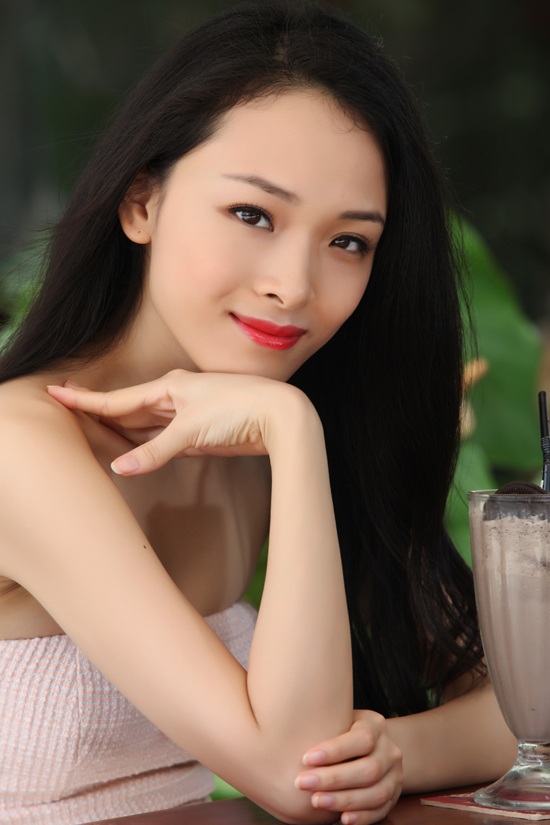 “Soi” Hoa hậu Phương Nga cùng loạt mỹ nhân Vbiz phát ngôn về “đại gia” - 1 Trong một bài PV vào năm 2014, Phương Nga khẳng định, đối với những săn đón không mong muốn từ đại gia thì cô chỉ cần nói Không là xong. Cô nói rằng, muốn chọn cho mình một người mà cả hai có thể tự hào đi cạnh nhau và hân hoan nói với cả thế giới rằng, người kia là một nửa của mình. Cô bày tỏ: “Đó là điều quan trọng nhất, còn tất cả những thứ thuộc về bề ngoài chỉ là thứ yếu. Tình yêu quan trọng nhất là có thể theo thời gian mà trở thành tình nghĩa vững bền”.