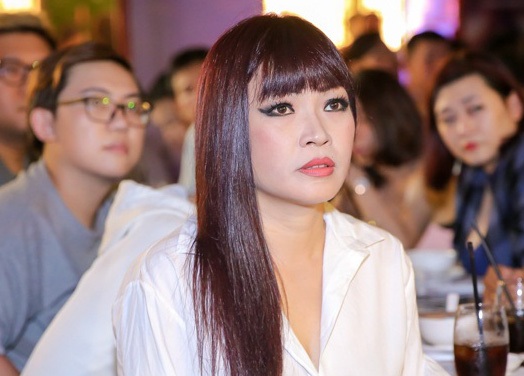 Phương Thanh xúc động khi xem lại MV cùng bạn bè