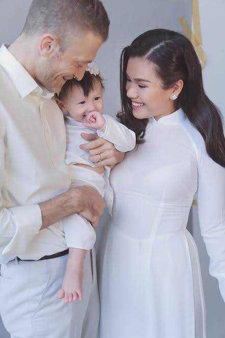 Những "thiên thần lai" siêu đáng yêu của nghệ sĩ Việt - 16 Bé Ailani sở hữu những nét đẹp của cả bố lẫn mẹ. Cô nhóc có làn da trắng trẻo, chiếc mũi cao và đôi mắt hai mí.