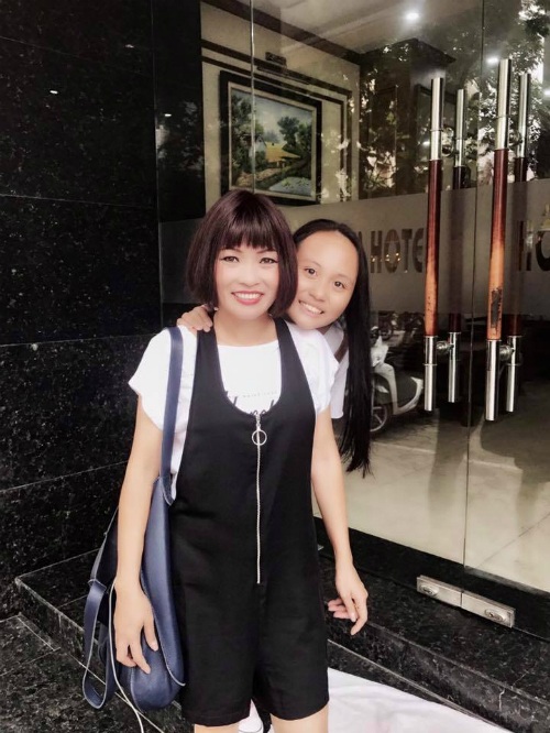 Hari Won - Trấn Thành kỷ niệm 500 ngày yêu; Hà Hồ trở lại làm người mẫu - 11 Phương Thanh bật mí cô mượn đồ con gái - bé Gà, và hai mẹ con cùng nhau dạo phố Hà Nội.