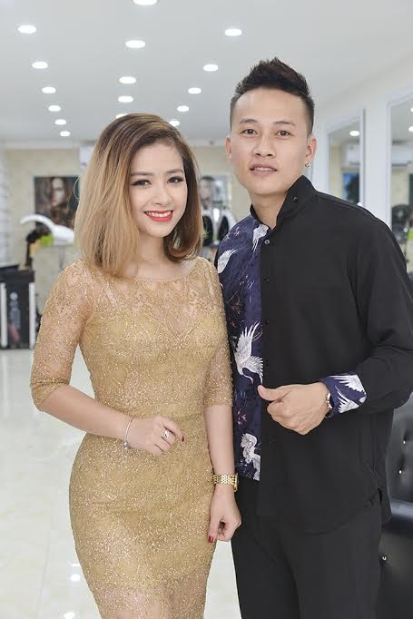 Á hậu Huyền My đọ sắc với Mai Thỏ, Dương Hoàng Yến - 5
Ca sĩ Dương Hoàng Yến chụp hình cùng nhà tạo mẫu tóc Đàm Trung Kiên.