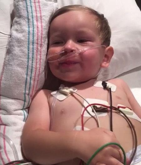 
Pierce cười rạng rỡ sau cơn hôn mê
