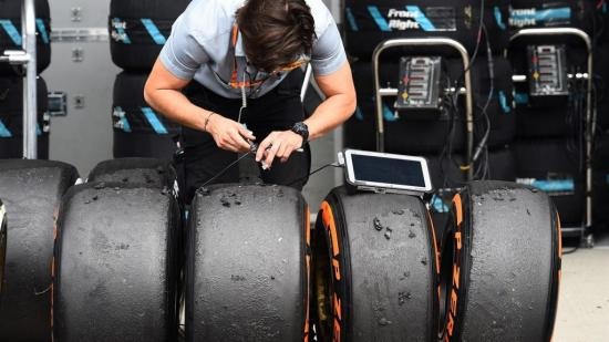 Lốp Pirelli cực mềm sẽ tiếp sức mùa giải F1 2017 - 3 Lốp Pirelli cực mềm sẽ tiếp sức mùa giải F1 2017 - 3