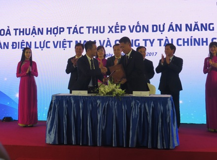 EVNFinance đón nhận Huân chương Lao động hạng Ba - 3 Lễ ký kết thỏa thuận hợp tác thu xếp vốn giữa EVN và EVNFinance cho dự án năng lượng mặt trời.
