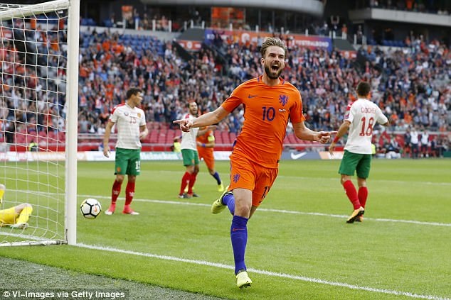 Hạ gục Bulgaria, Hà Lan nuôi hi vọng dự World Cup 2018 - 1
Propper lập cú đúp trong chiến thắng của Hà Lan