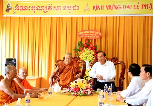 Phó Thủ tướng chúc mừng lễ phật đản tại Cần Thơ - 1 Phó thủ tướng Trương Hòa Bình chúc mừng lễ Phật đản tại học viện phật giáo Nam Tông Khmer
