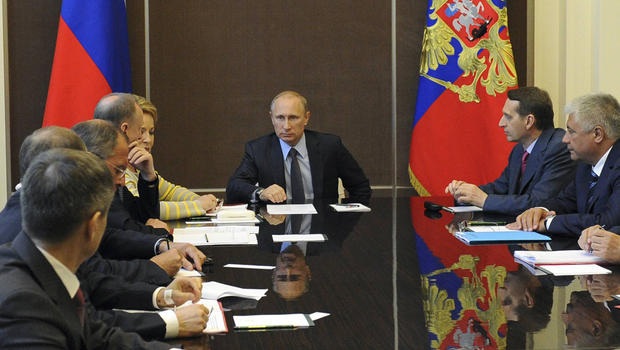 Chiến lược tìm kiếm nhân tài trẻ cho chính trường Nga của ông Putin - 2 Tổng thống Putin chủ trì phiên họp của Hội đồng an ninh Nga tại Sochi (Ảnh: Reuters)
