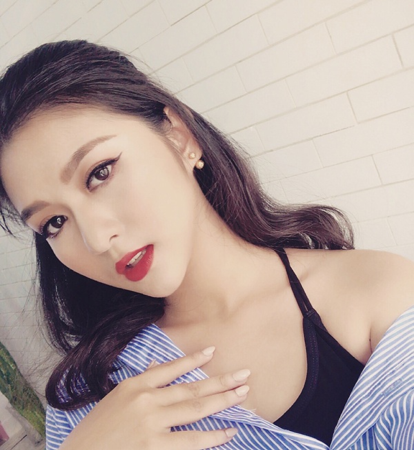 "Hot girl mắt to" Phương Quỳnh lại gây sốt mạng với ảnh thẻ xinh xắn - 8 Phương Quỳnh dự định sau khi trở thành sinh viên sẽ quay trở lại với nghệ thuật. Cô nói: “Trong năm nay em dự định sẽ tham gia đóng phim và chụp ảnh trở lại, tìm kiếm thêm những cơ hội và tiếp xúc với các môi trường làm việc mới năng động hơn”.