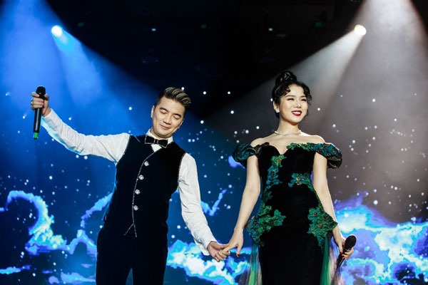Đàm Vĩnh Hưng song ca với Lệ Quyên trong đêm nhạc “Lavie En Rose” - 4 Đàm Vĩnh Hưng song ca với Lệ Quyên trong đêm nhạc “Lavie En Rose” - 4