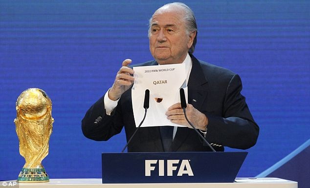 Báo Đức tố Qatar gian lận để giành quyền đăng cai World Cup 2022 - 1
Sepp Blatter là người đọc tuyên bố Qatar giành quyền đăng cai World Cup 2022