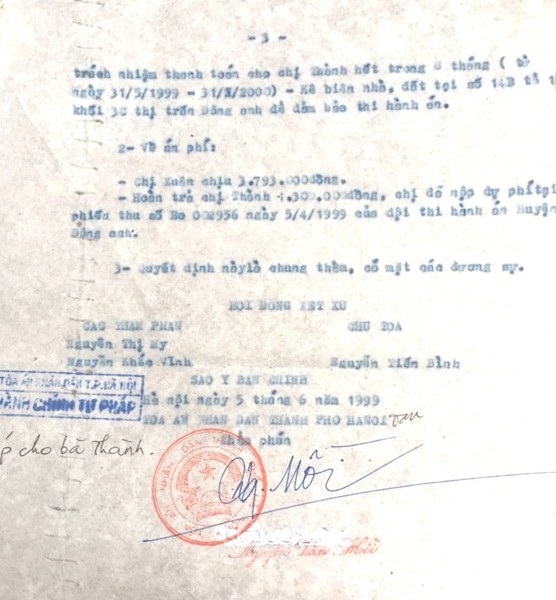 Vụ thi hành án vô lý đến kỳ quặc giữa thủ đô: Xuất hiện thêm nạn nhân kêu cứu! - 6
Quyết định của Toà án từ năm 1999, đến nay bà Nguyễn Thị Thành vẫn chưa nhận được tiền thi hành án.