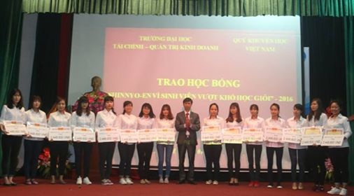 Trao 15 suất học bổng Shinnyo-en đến sinh viên Trường ĐH Tài chính - Quản trị Kinh doanh - 2 Trao 15 suất học bổng Shinnyo-en đến sinh viên Trường ĐH Tài chính - Quản trị Kinh doanh - 2