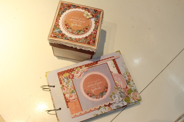 Quà handmade 8/3 giá vài triệu đồng vẫn “hút” khách - 2
Hộp ảnh âm nhạc và cuốn album ảnh được thiết kế riêng cho ngày Quốc tế Phụ nữ năm nay. (Ảnh: Hồng Vân)