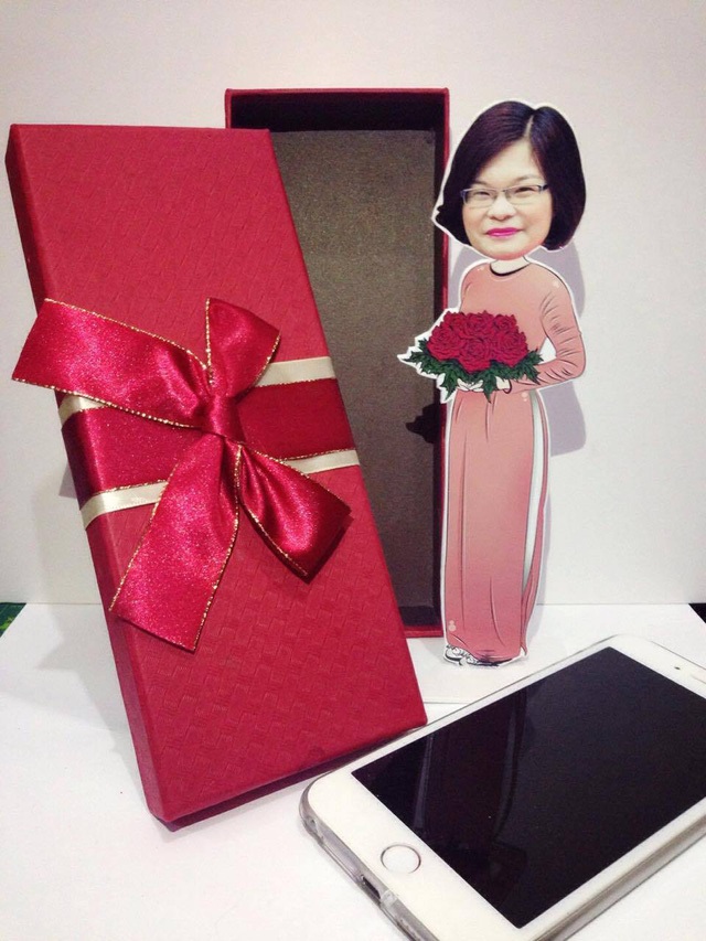 Quà handmade 8/3 giá vài triệu đồng vẫn “hút” khách - 4
Những tạo hình chibi được khách đặt trong dịp 8/3 năm nay tại cửa hàng của Linh.