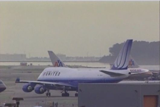 
Tháng 12/2004, Mỹ khai thác đường bay thẳng tới Việt Nam. Hãng hàng không United Airlines khai thác trực tiếp đường bay này, tạo ra cầu nối quan trọng cho việc phát triển quan hệ hai nước (ảnh: AP)
