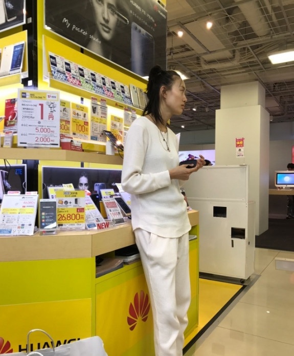 
Tần Thư Bồi vừa mới sinh con gái đầu lòng hồi tháng 3/2017 nhưng đã lấy lại dáng vóc siêu mẫu.
