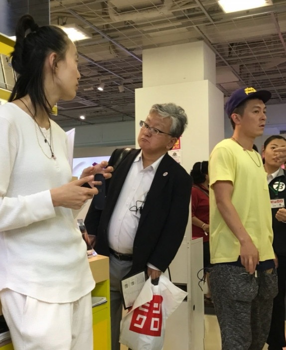 
Trần Quán Hy đưa vợ sang Nhật đi du lịch kết hợp làm việc trong tháng 6/2017.
