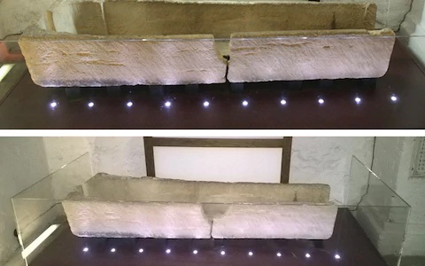 Du khách thản nhiên cho con ngồi chụp ảnh khiến quan tài cổ 800 năm nứt toác - 1 Hình ảnh cỗ quan tài cổ 800 năm tuổi bằng đá sa thạch bị nứt vỡ