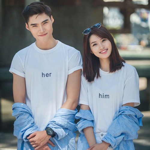 Quỳnh Châu khoe ngực đầy sau nghi án chia tay Quán quân Next Top 2014 - 2 Mối tình của Quang Hùng, Quỳnh Châu từng là câu chuyện đẹp trong làng mẫu Việt vì tình yêu đơn giản, đi ngược lại câu chuyện chân dài, đại gia.
