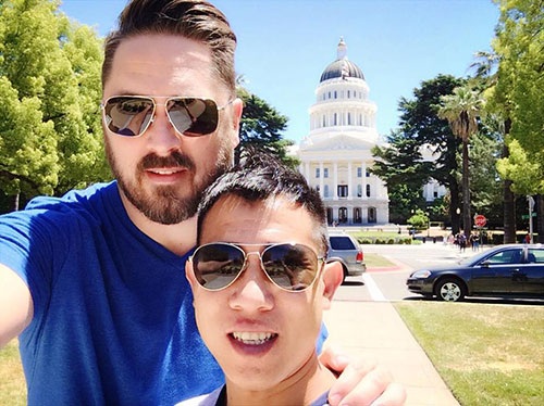 Vào năm 2013, một đoạn video dài khoảng 50 giây ghi lại cảnh làm lễ cưới của cựu thành viên nhóm The Bells - ca sĩ Quang Huy được nhiều người chia sẻ trên mạng xã hội. Sau khi học trang điểm tại Thái Lan, Quang Huy đã về TP HCM lập nghiệp một thời gian rồi sang Mỹ làm đám cưới với bạn trai. Được biết, cả 2 đã có 9 năm yêu nhau trước khi cưới.