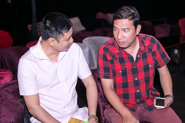 Quang Thắng kể chuyện cùng Công Lý “nhảy vào chuồng lợn” thoát thân… - 3 NSND Tự Long và nghệ sĩ Quang Thắng trao đổi về tiểu phẩm trong chương trình thiện nguyện Ấm tình nghệ sĩ ngày 5/6 tới.