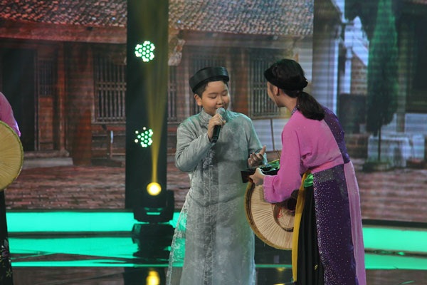 Quang Linh “hốt hoảng” khi nghe cô bé hát Hầu văn Huế - 7 Minh Chiến (ảnh trên) và Quang Diễn phải dừng chân tại vòng thi này.