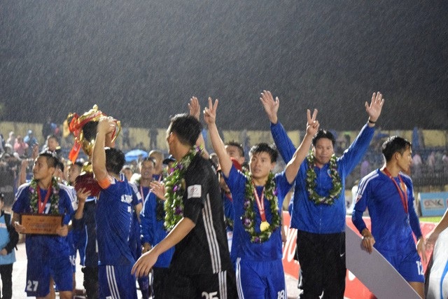V-League 2017: Bầu Hiển và phần còn lại - 1 CLB Quảng Nam vô địch V-League 2017 không phải là bất ngờ (ảnh: Khánh Quang)
