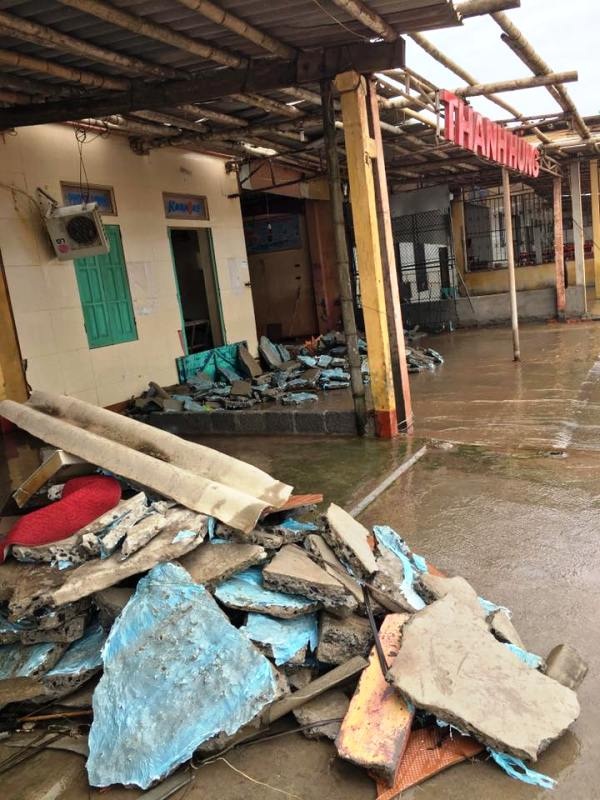 Đường dọc biển tan hoang sau đợt triều cường lịch sử - 9 Bãi biển Quất Lâm cũng tan hoang (ảnh: Nguyễn Thanh Son)