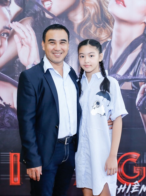 “Bà mối” Cát Tường bỏ show, bán đất theo đuổi nhạc kịch - 3 Ông mai Quyền Linh cùng con gái đến tham dự chương trình và ủng hộ bà mối Cát Tường