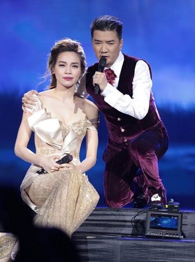 Hồ Ngọc Hà - Lệ Quyên đứng chung sân khấu sau bao sóng gió - 2 Đàm Vĩnh Hưng sẽ có bản tình ca ngọt ngào với Hồ Ngọc Hà...