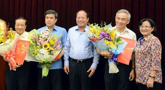 Phó Ban Tuyên giáo Thành ủy TPHCM được nghỉ việc theo nguyện vọng - 1 Ông Nguyễn Quý Hòa (thứ 2 từ trái sang) được nghỉ việc theo nguyện vọng (ảnh: B.Nghi)