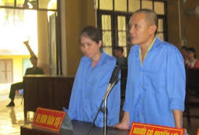 Nguyên Phó Viện trưởng Viện KSND tỉnh bị khởi tố vì "ra quyết định trái pháp luật" - 1 Vợ chồng Quỳnh - Dương tại phiên toà. (Ảnh báo CAND).