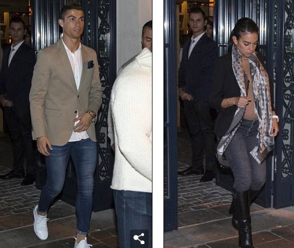Bạn gái Ronaldo đã sinh con - 2 
Cách đó ít giờ, cặp đôi này còn bị bắt gặp đi ăn tối tại một nhà hàng sang trọng, Georgina cận kề ngày sinh vẫn thon thả và nhanh nhẹn