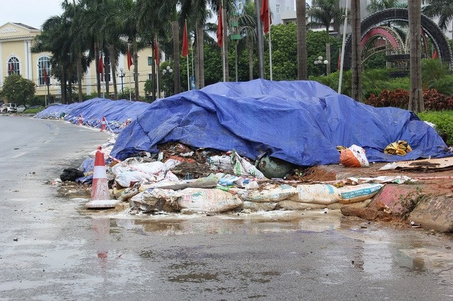 Hà Nội tính phương án đưa hàng nghìn tấn rác vào bãi Xuân Sơn - 1
Hà Nội tính phương án đưa hàng nghìn tấn rác vào bãi Xuân Sơn