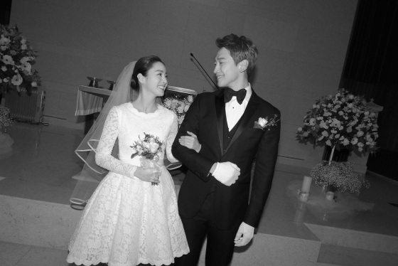 Sau Bi (Rain), đến Kim Tae Hee viết tâm thư gửi chồng và fan - 2
Bi (Rain) và Kim Tae Hee đã chính thức trở thành vợ chồng vào ngày 19/1/2017.