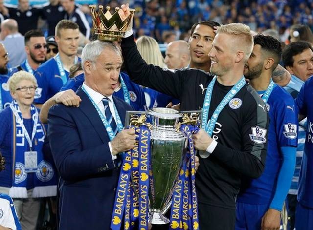 HLV Ranieri bị sa thải: Đời không như cổ tích - 2 Dù thế nào, HLV Ranieri vẫn xứng đáng là người hùng của CLB