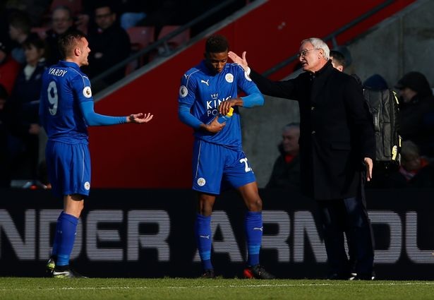 HLV Ranieri mất việc vì bị học trò “đâm sau lưng”? - 1 HLV Ranieri không còn được lòng những cầu thủ Leicester City