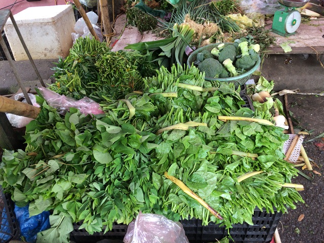 Mưa liên tục nhiều ngày, rau củ khan hiếm, giá đắt gấp đôi - 3 Rau xanh tăng giá