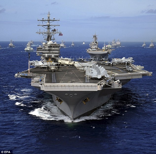 Tàu sân bay Mỹ tới Biển Đông tập trận với tàu khu trục Nhật Bản - 1 Tàu sân bay USS Ronald Reagan của Mỹ (Ảnh: EPA)