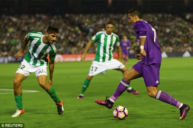 Real Madrid tạo “mưa bàn thắng” ở Bernabeu? - 2
C.Ronaldo khát khao tỏa sáng trong cuộc đối đầu với Betis đêm nay