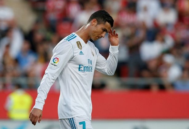 Cổ động viên mất hết niềm tin vào Real Madrid sau trận thua bẽ mặt - 1 Real Madrid đã đầu hàng trong cuộc đua vô địch La Liga?